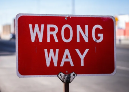 дорожный знак WRONG WAY