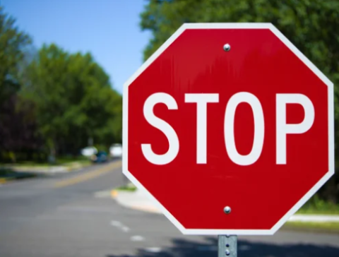 дорожный знак STOP в США