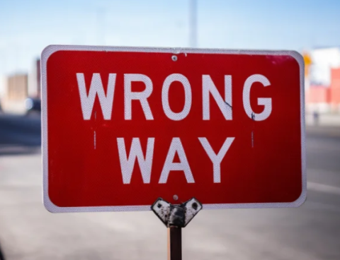 дорожный знак WRONG WAY